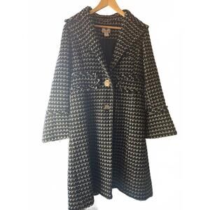 Gorgeous Black and white with silver bottoms Worthington wide collar